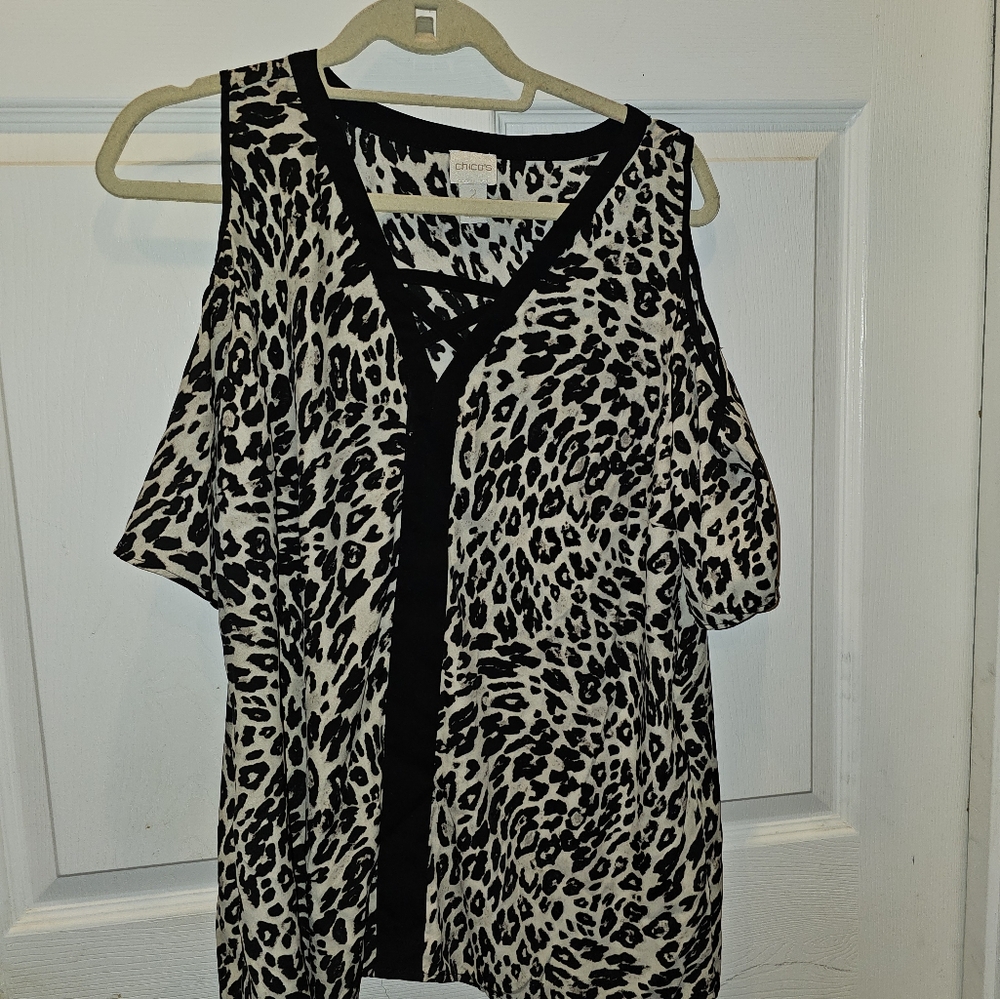 Chico's cold Shoulder lightweight leopard blouse medium or large sz2 chico chart - Picture 4 of 5